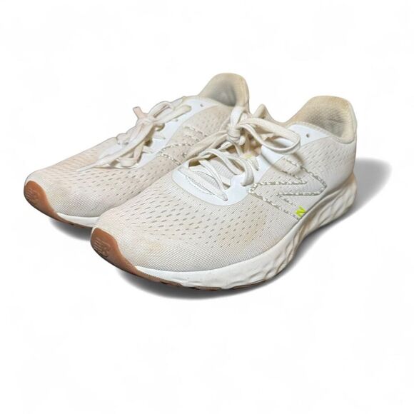 White New Balance Fresh Foam 5200GW running athletic shoes  M 9.5/W11 - Picture 1 of 8